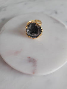 Schwarzer Ring - Edelsteinschmuck, Designerschmuck und Brautschmuck aus Muenchen