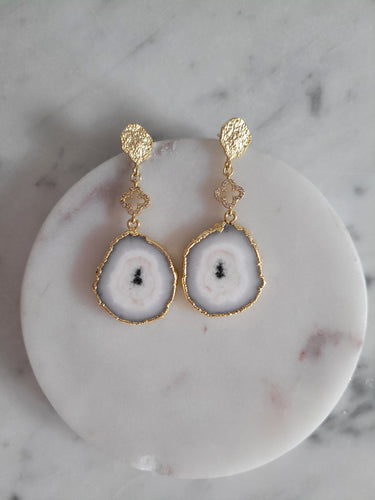 Weisse Ohrringe - Edelsteinschmuck, Designerschmuck und Brautschmuck aus Muenchen