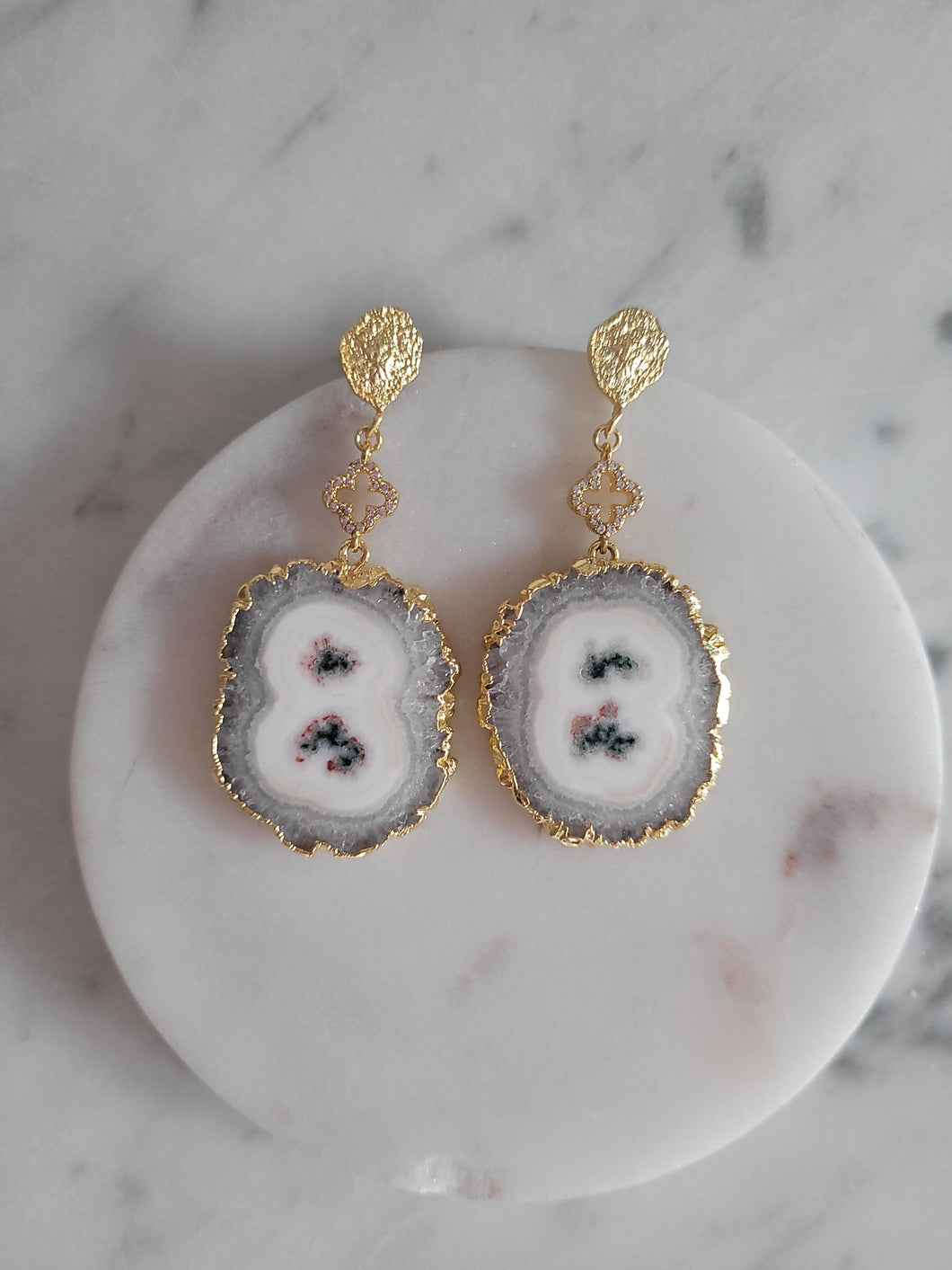 Weisse Ohrringe - Edelsteinschmuck, Designerschmuck und Brautschmuck aus Muenchen