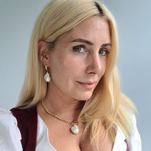 Lade das Bild in den Galerie-Viewer, Weisse Perlen an Laura - Edelsteinschmuck, Designerschmuck und Brautschmuck aus Muenchen
